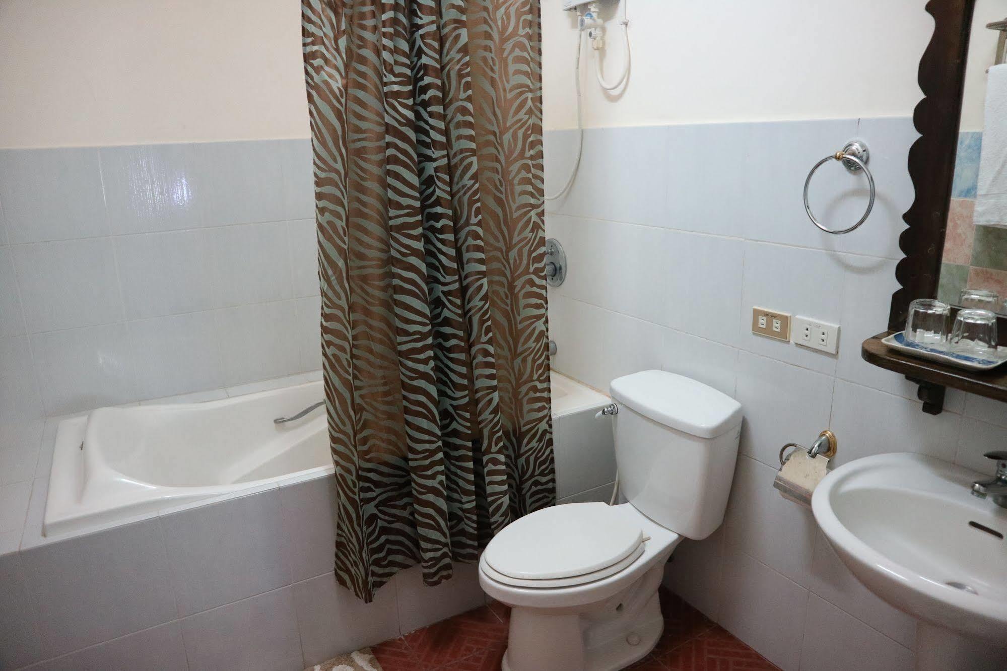 Casa La Granja Otel Iloilo City Dış mekan fotoğraf