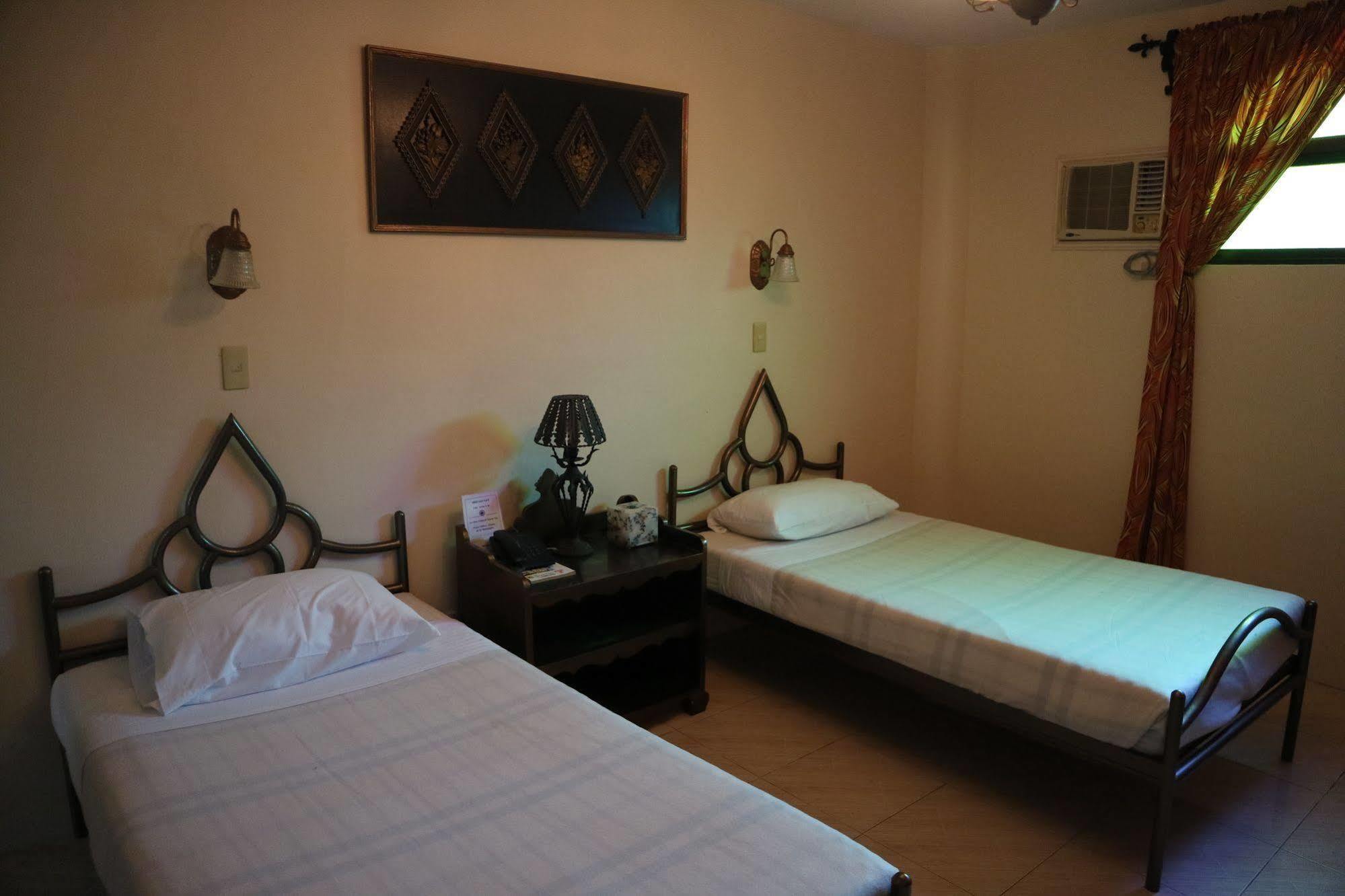 Casa La Granja Otel Iloilo City Dış mekan fotoğraf