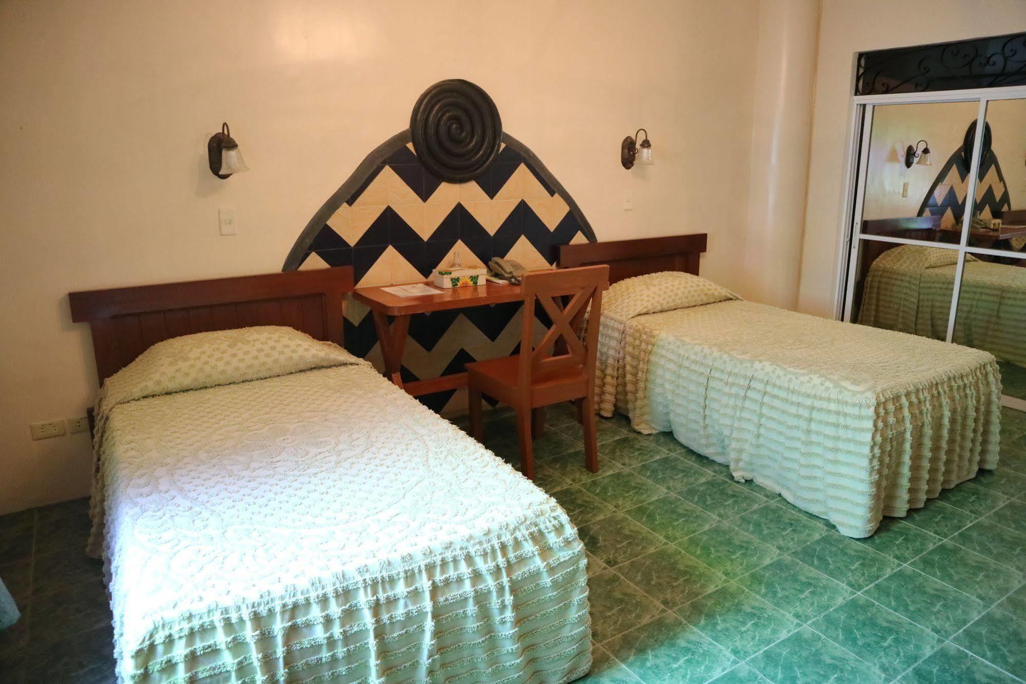 Casa La Granja Otel Iloilo City Dış mekan fotoğraf